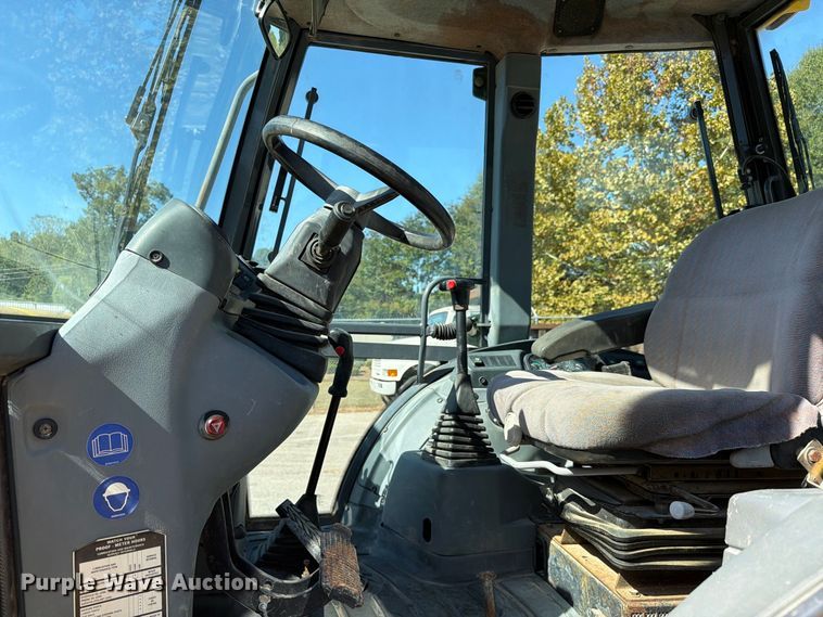 image for item FC3424 2001 New Holland LB90 backhoe