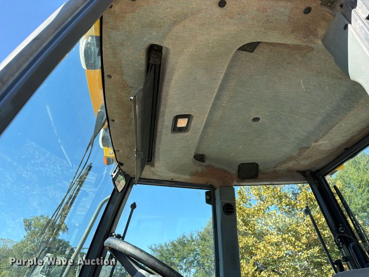 image for item FC3424 2001 New Holland LB90 backhoe