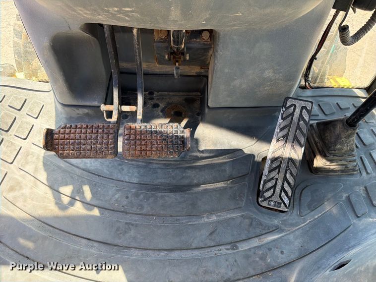 image for item FC3424 2001 New Holland LB90 backhoe