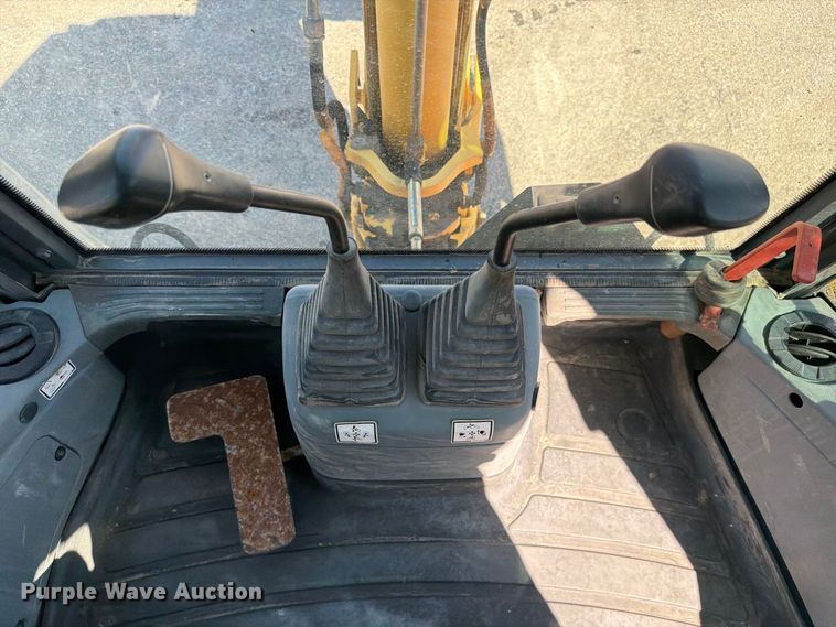 image for item FC3424 2001 New Holland LB90 backhoe