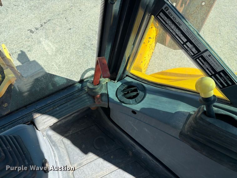 image for item FC3424 2001 New Holland LB90 backhoe