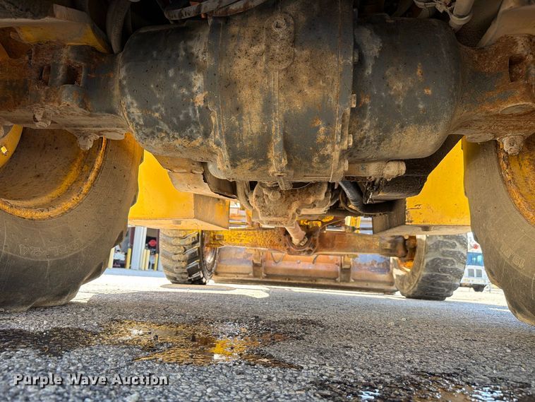 image for item FC3424 2001 New Holland LB90 backhoe