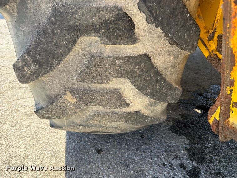 image for item FC3424 2001 New Holland LB90 backhoe