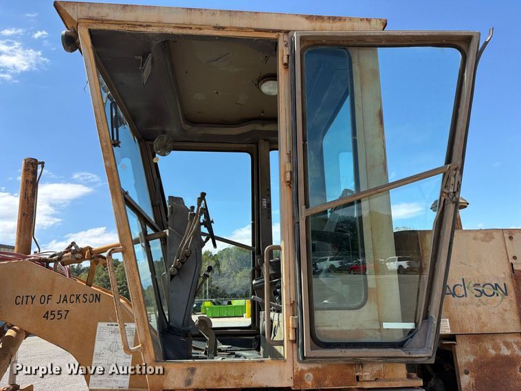 image for item FC3425 1979 Champion 720A motor grader