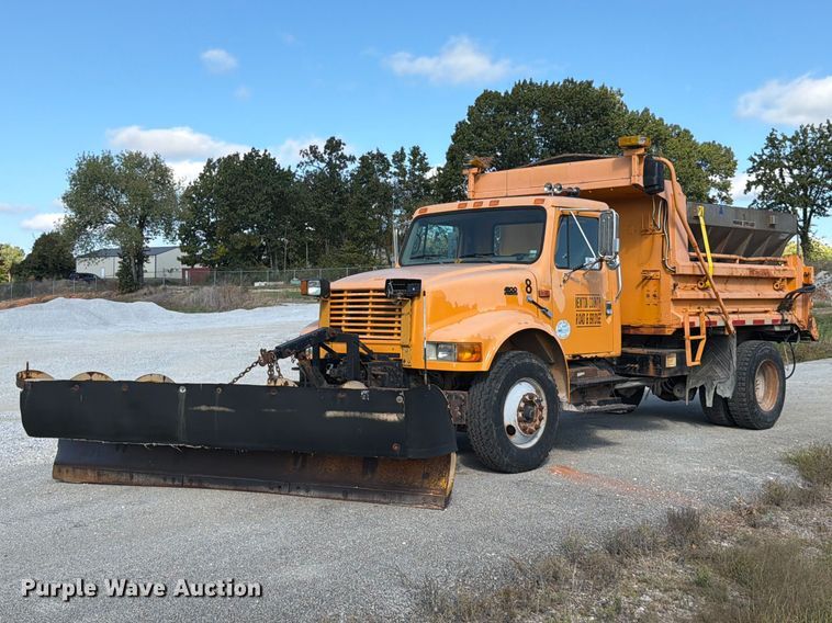 image for item FG0796 2000 International 4900 dump truck