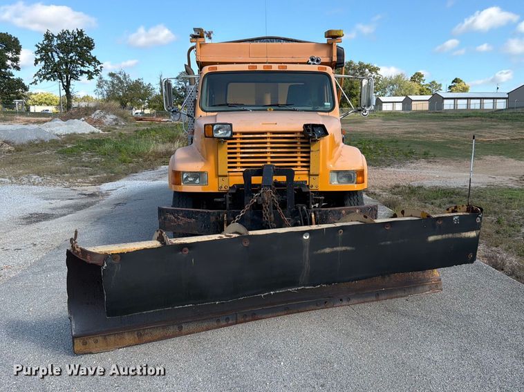 image for item FG0796 2000 International 4900 dump truck