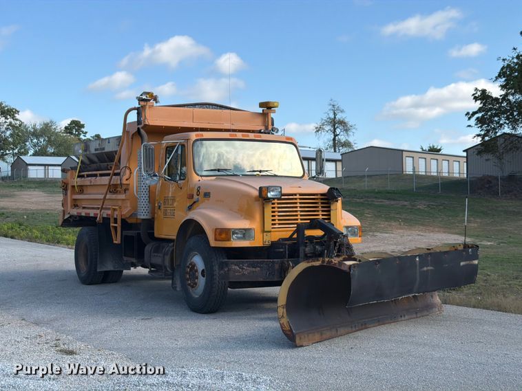 image for item FG0796 2000 International 4900 dump truck