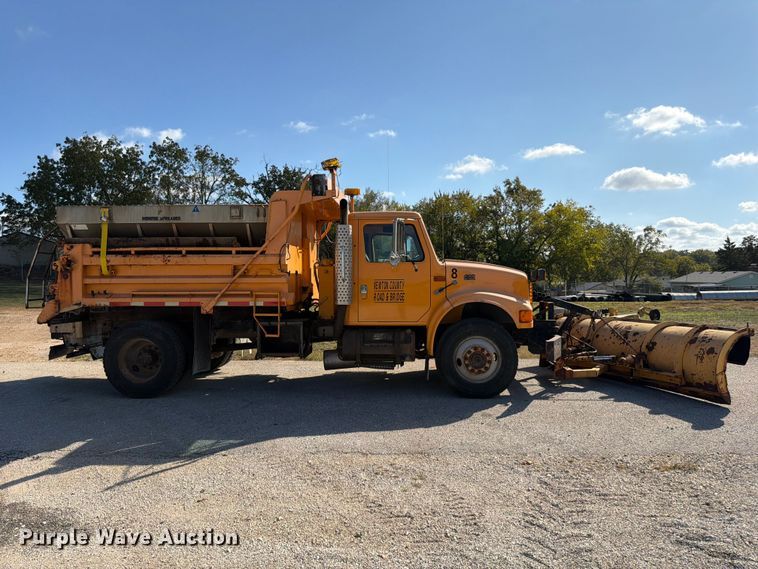 image for item FG0796 2000 International 4900 dump truck