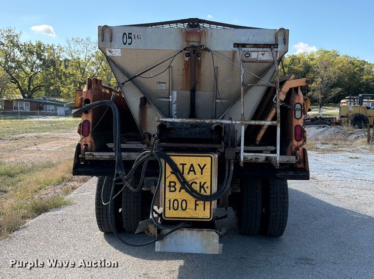 image for item FG0796 2000 International 4900 dump truck