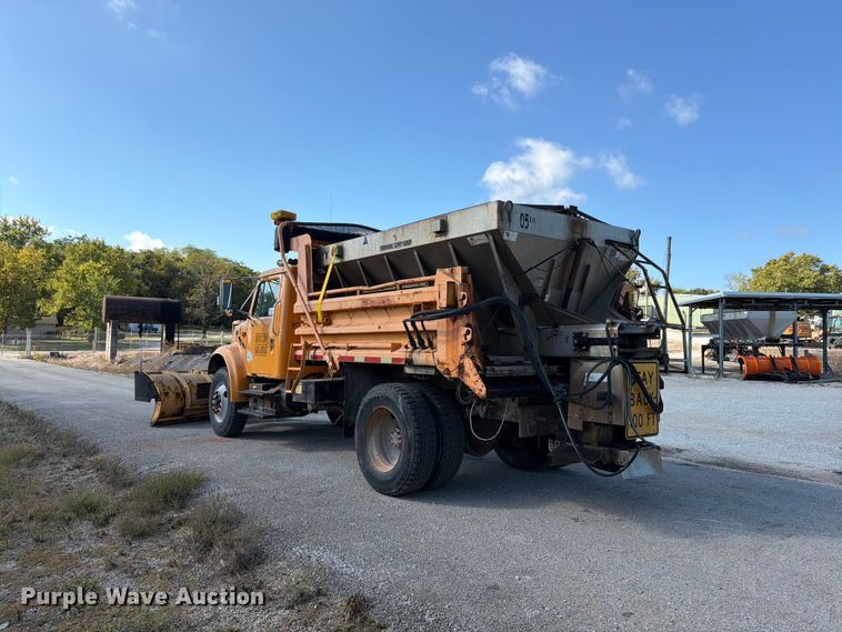 image for item FG0796 2000 International 4900 dump truck