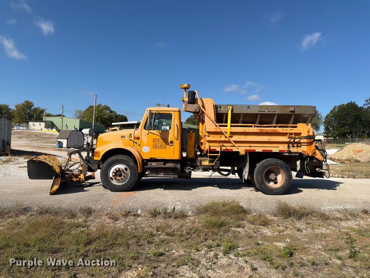 image for item FG0796 2000 International 4900 dump truck