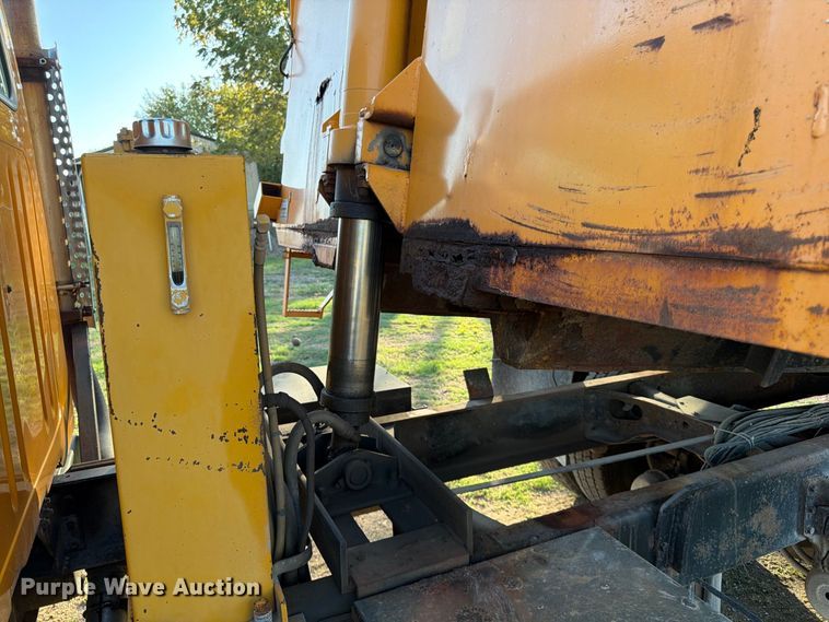image for item FG0796 2000 International 4900 dump truck