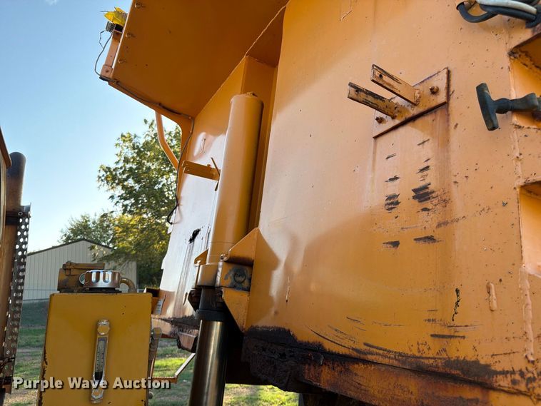 image for item FG0796 2000 International 4900 dump truck