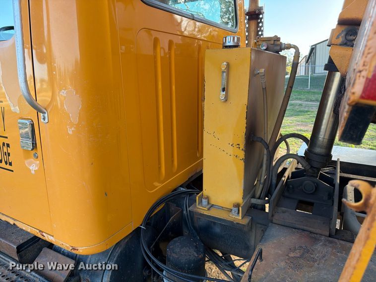 image for item FG0796 2000 International 4900 dump truck