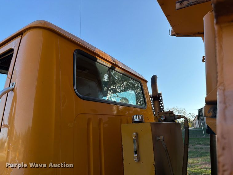 image for item FG0796 2000 International 4900 dump truck