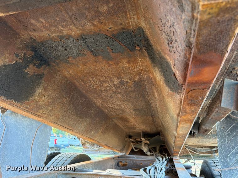 image for item FG0796 2000 International 4900 dump truck