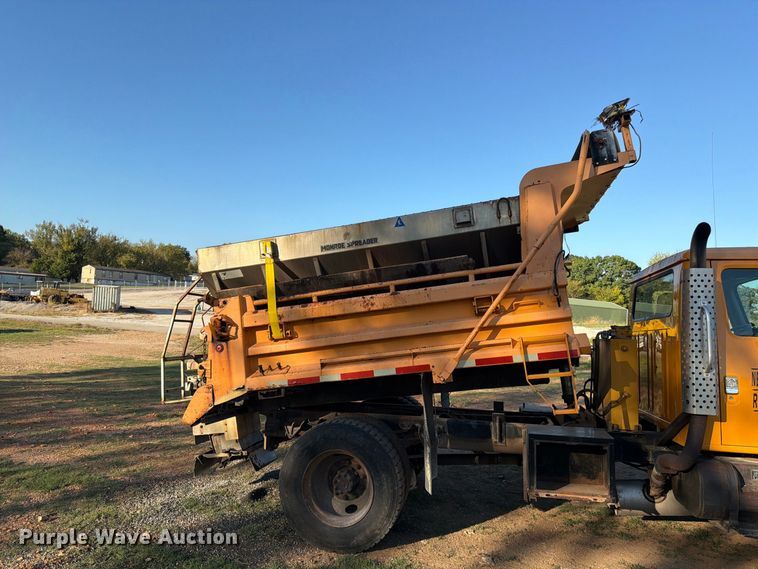 image for item FG0796 2000 International 4900 dump truck