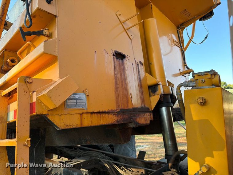 image for item FG0796 2000 International 4900 dump truck