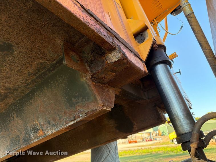 image for item FG0796 2000 International 4900 dump truck