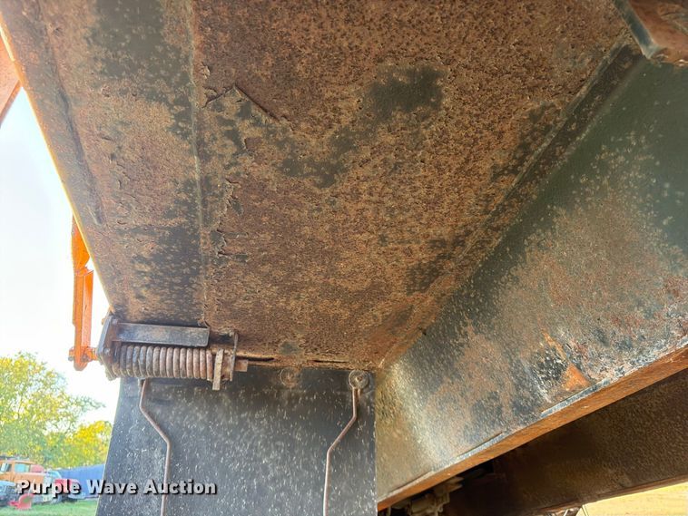 image for item FG0796 2000 International 4900 dump truck