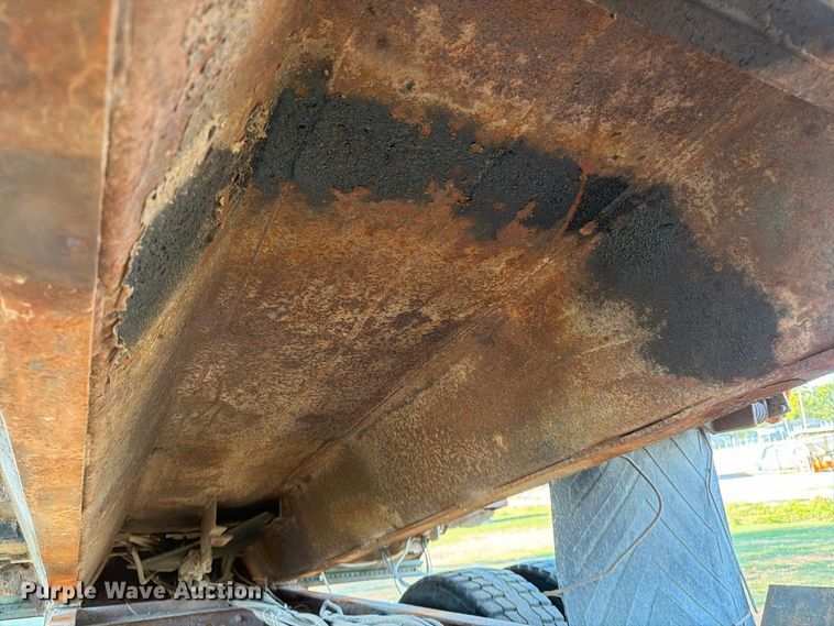 image for item FG0796 2000 International 4900 dump truck