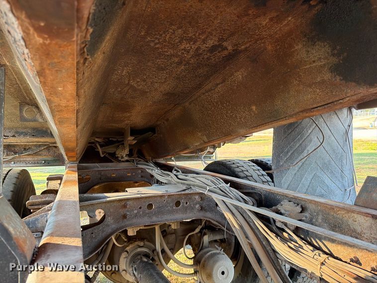 image for item FG0796 2000 International 4900 dump truck
