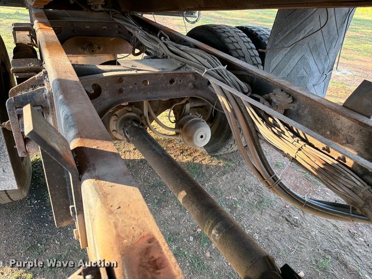 image for item FG0796 2000 International 4900 dump truck