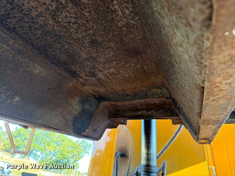 image for item FG0796 2000 International 4900 dump truck