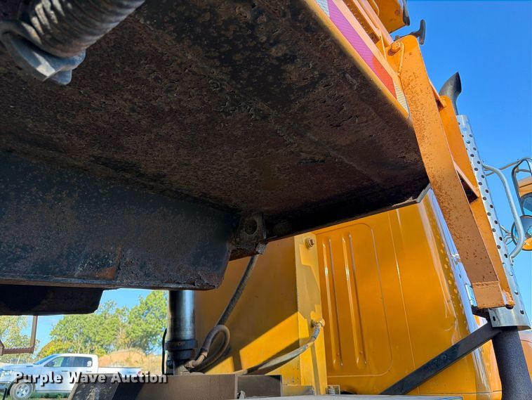 image for item FG0796 2000 International 4900 dump truck