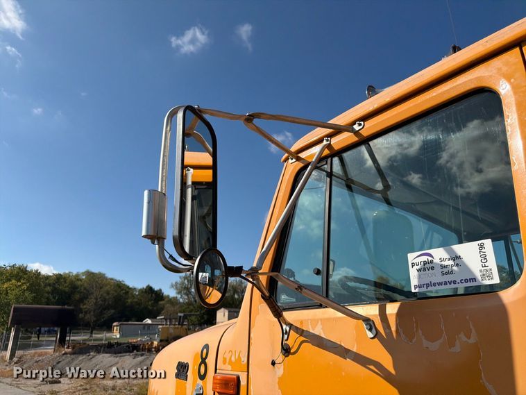 image for item FG0796 2000 International 4900 dump truck