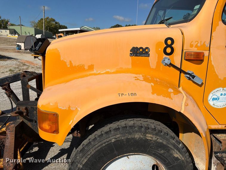 image for item FG0796 2000 International 4900 dump truck