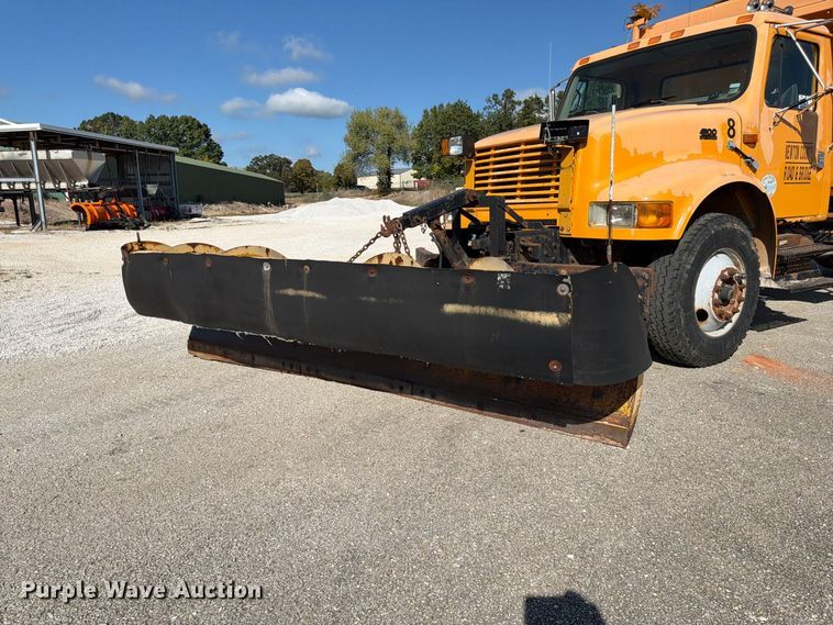 image for item FG0796 2000 International 4900 dump truck
