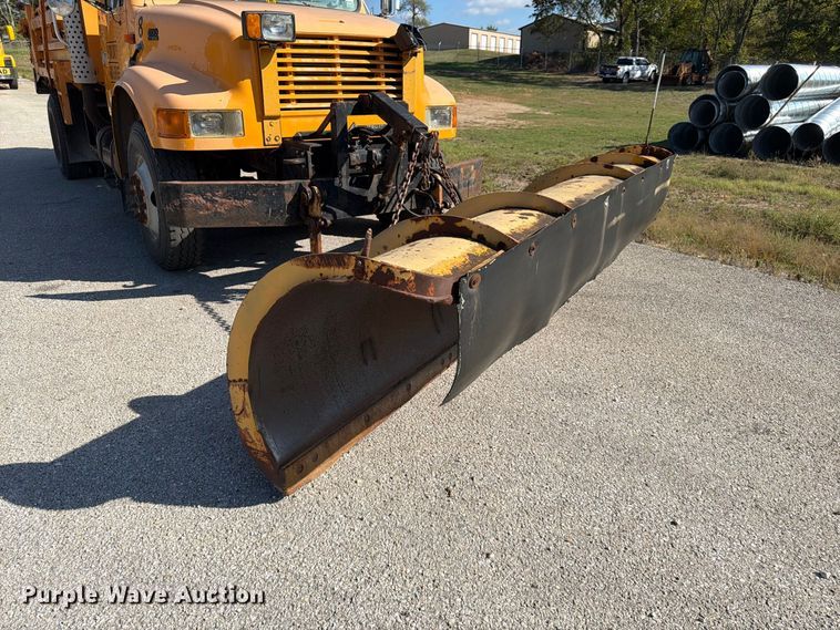 image for item FG0796 2000 International 4900 dump truck