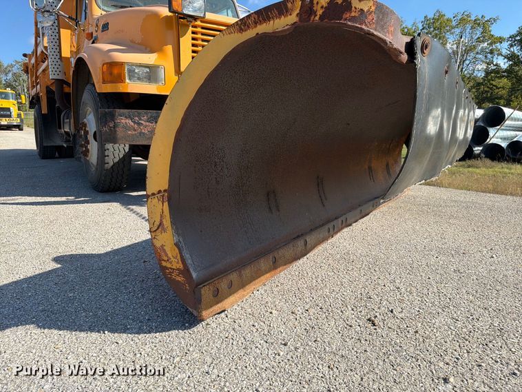 image for item FG0796 2000 International 4900 dump truck