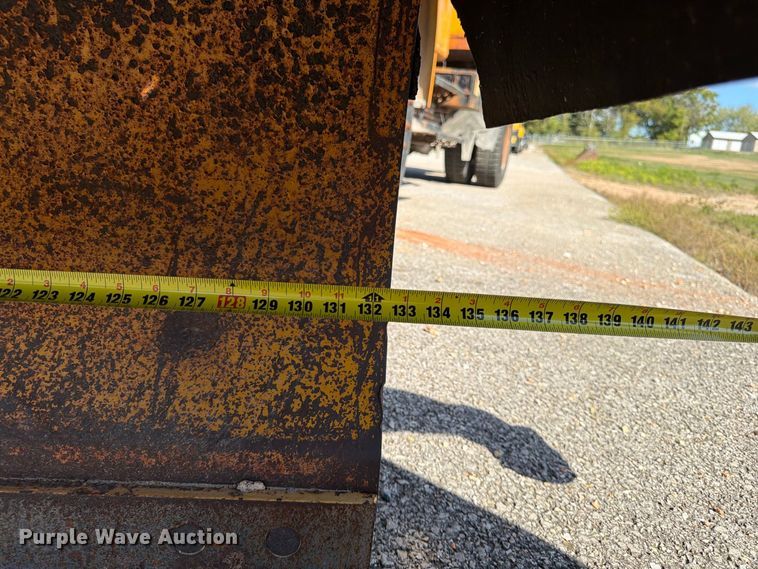 image for item FG0796 2000 International 4900 dump truck