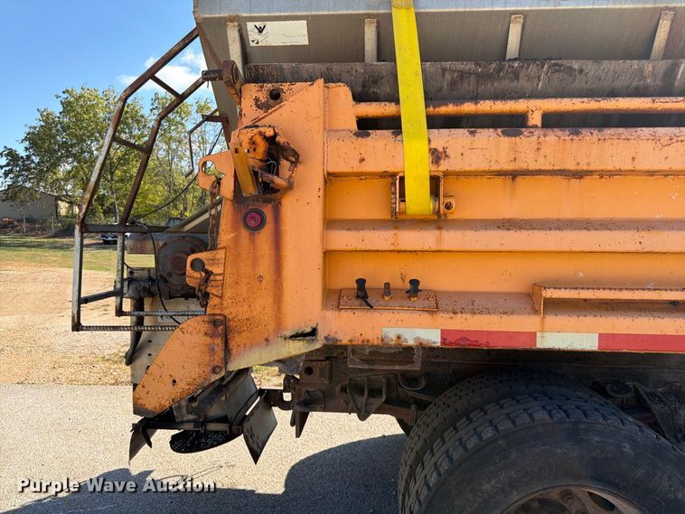 image for item FG0796 2000 International 4900 dump truck
