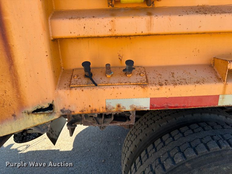 image for item FG0796 2000 International 4900 dump truck
