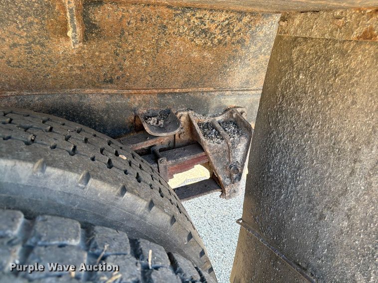 image for item FG0796 2000 International 4900 dump truck