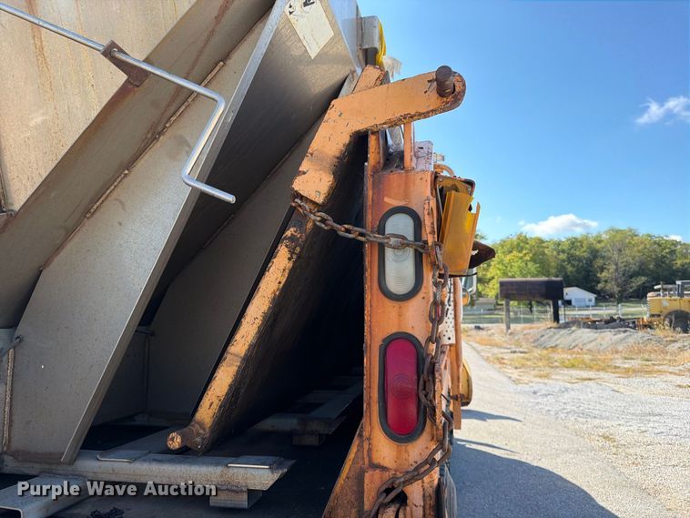 image for item FG0796 2000 International 4900 dump truck
