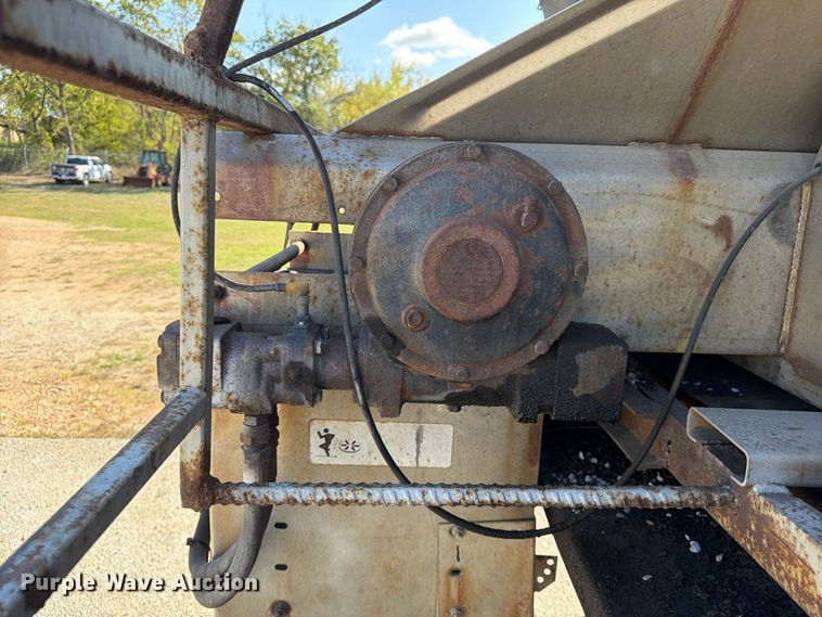 image for item FG0796 2000 International 4900 dump truck