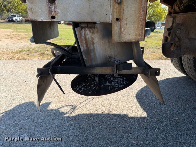 image for item FG0796 2000 International 4900 dump truck