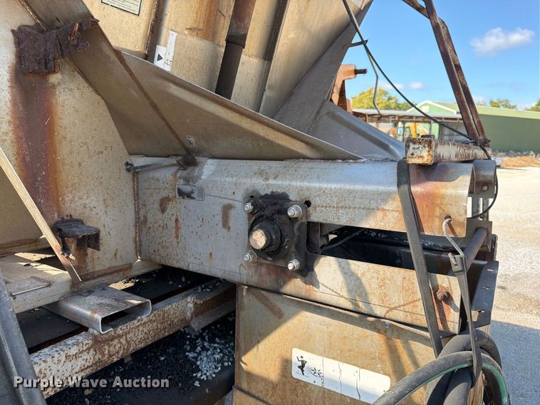 image for item FG0796 2000 International 4900 dump truck