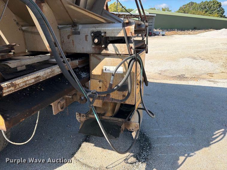 image for item FG0796 2000 International 4900 dump truck