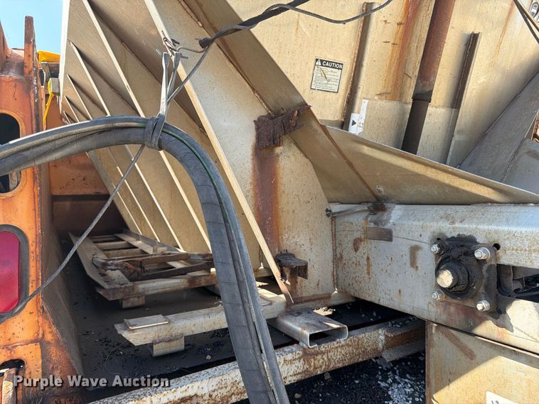 image for item FG0796 2000 International 4900 dump truck