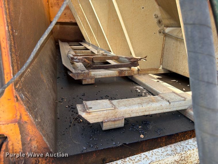 image for item FG0796 2000 International 4900 dump truck