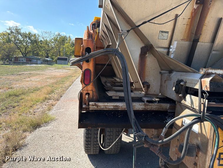 image for item FG0796 2000 International 4900 dump truck