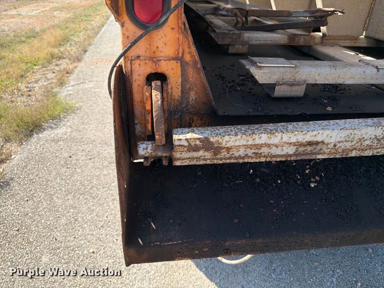 image for item FG0796 2000 International 4900 dump truck