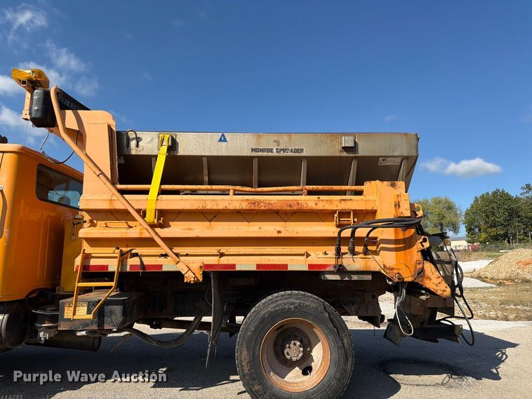 image for item FG0796 2000 International 4900 dump truck