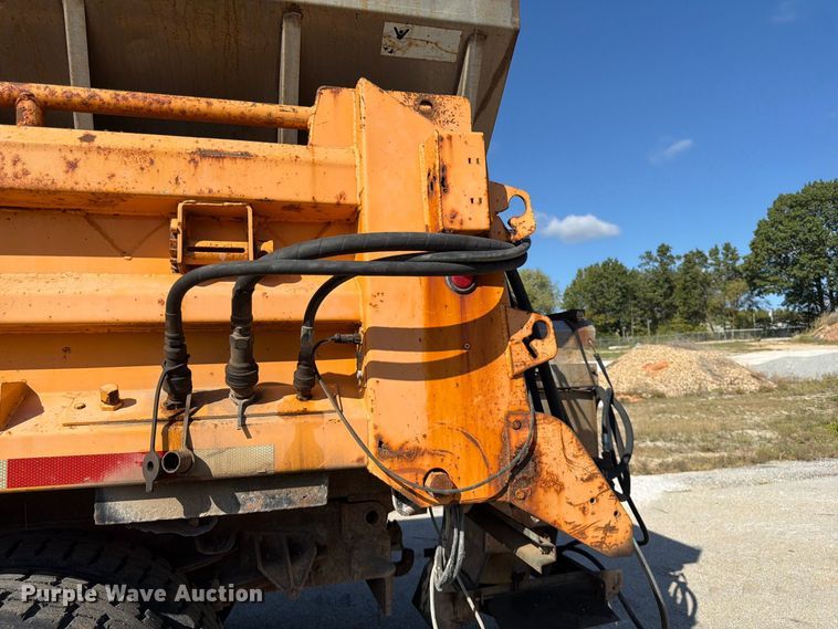 image for item FG0796 2000 International 4900 dump truck