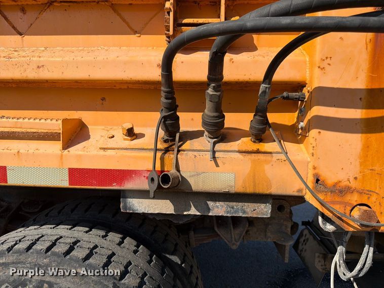 image for item FG0796 2000 International 4900 dump truck
